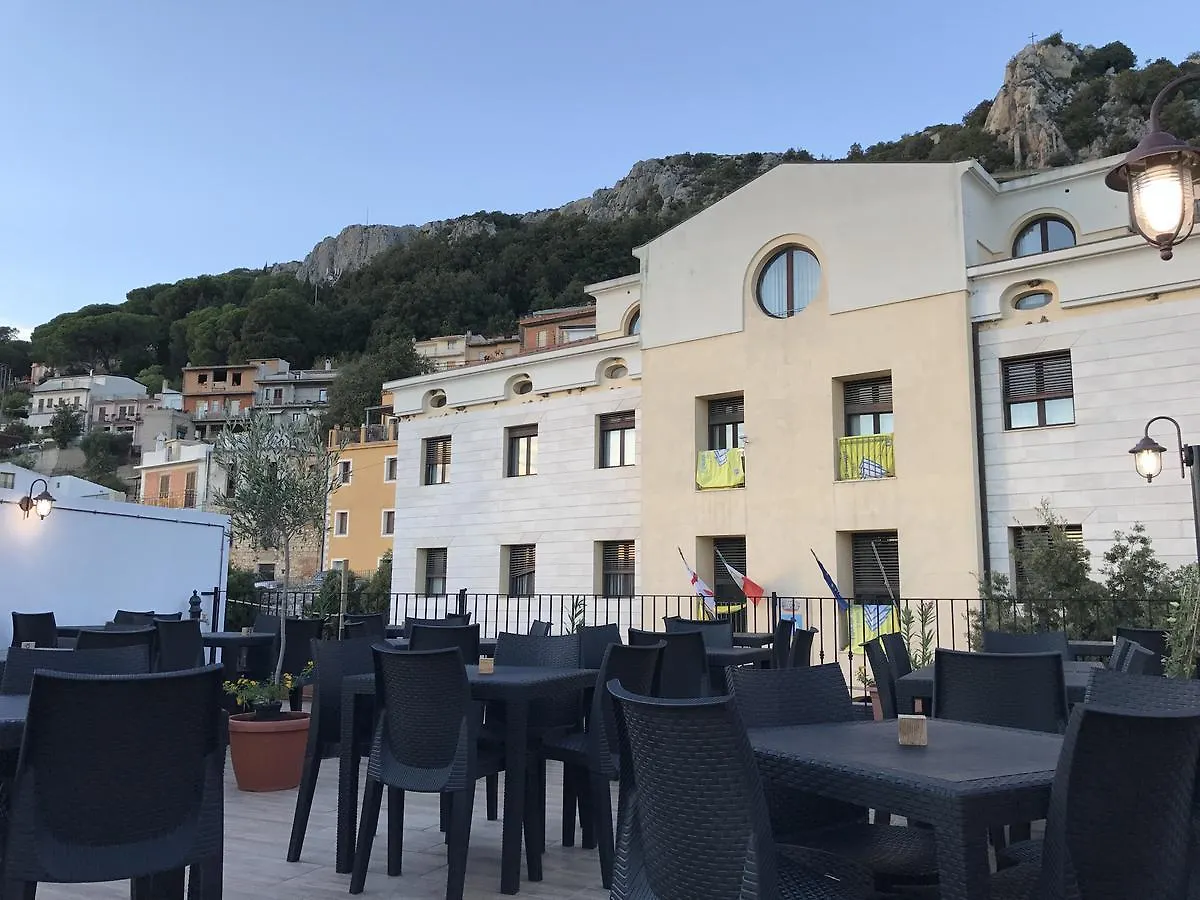 Drommire In Plassa E Clesia Baunei Italien